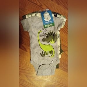 Nwt 3 onesie set size newborn